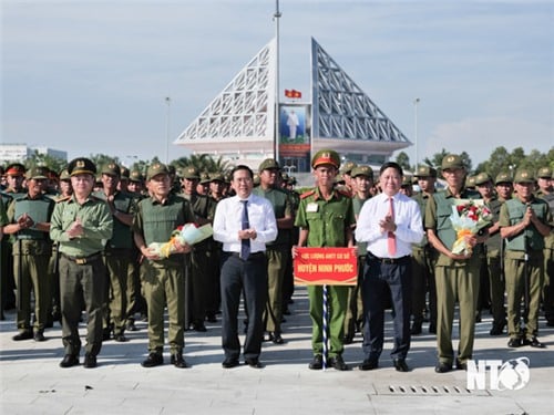 Lễ ra mắt Lực lượng tham gia bảo vệ an ninh, trật tự ở cơ sở