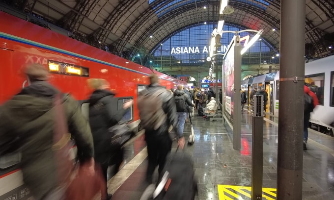 Hochgeschwindigkeitsbahnhof in Deutschland. Foto: Vinh Le