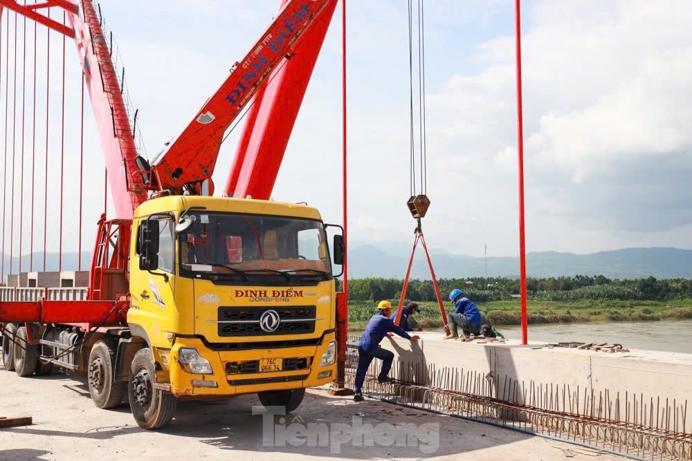 El primer puente de arco de acero en Quang Ngai está listo para abrir al tráfico a finales de año, foto 13