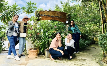 Vor kurzem besuchte die Überwachungsdelegation des Provinzparteikomitees unter der Leitung von Herrn Nguyen Thanh, dem ständigen stellvertretenden Sekretär des Provinzparteikomitees, die Somo Farm Cuu Long Ecological Experience Farm.