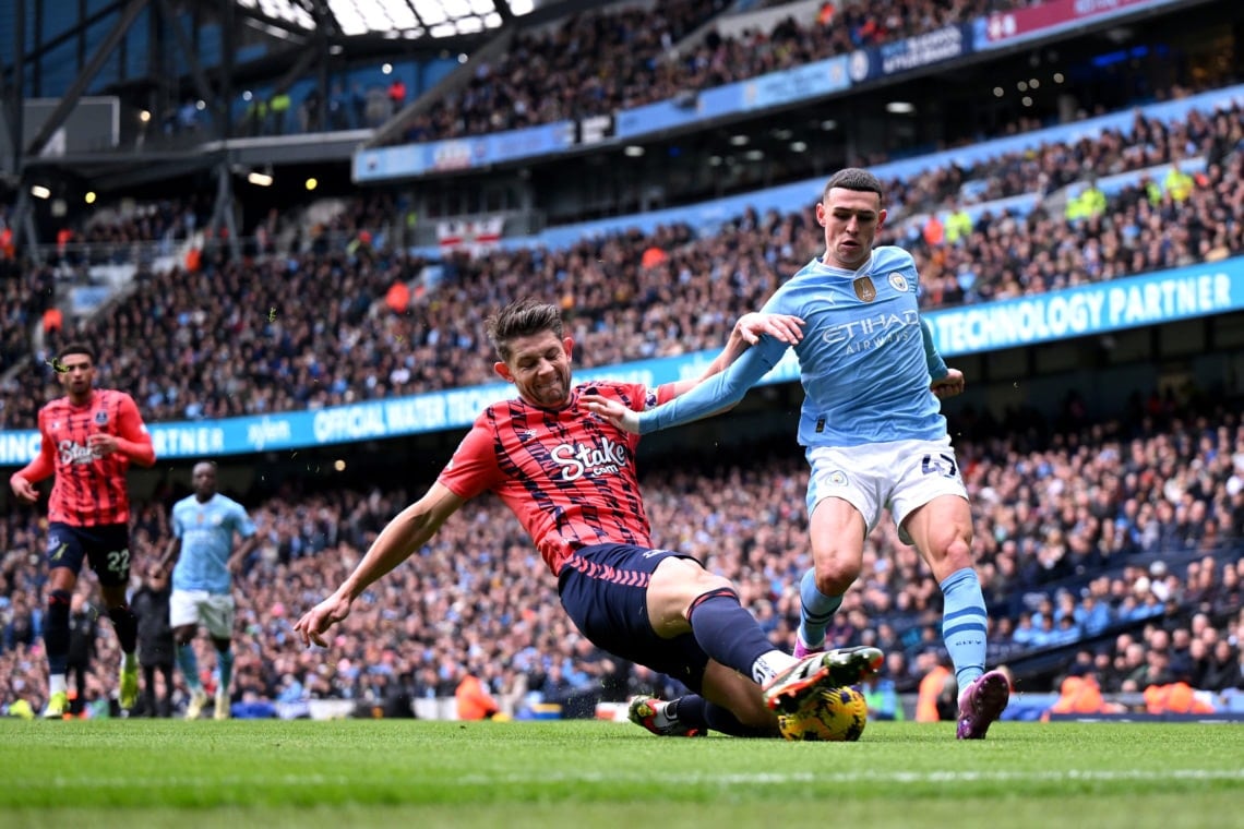 Chris Sutton partage sa prédiction de trois buts pour Manchester City contre Everton