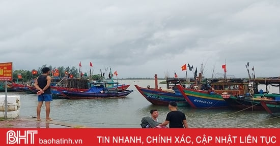 Hundreds of boats come ashore to take shelter from heavy rain