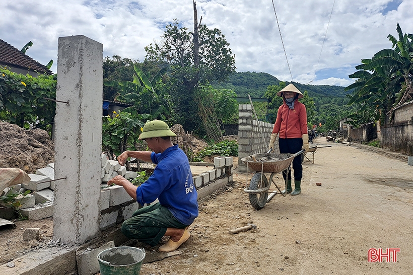 The story of donating land to open a road in the most difficult commune of Nghi Xuan district