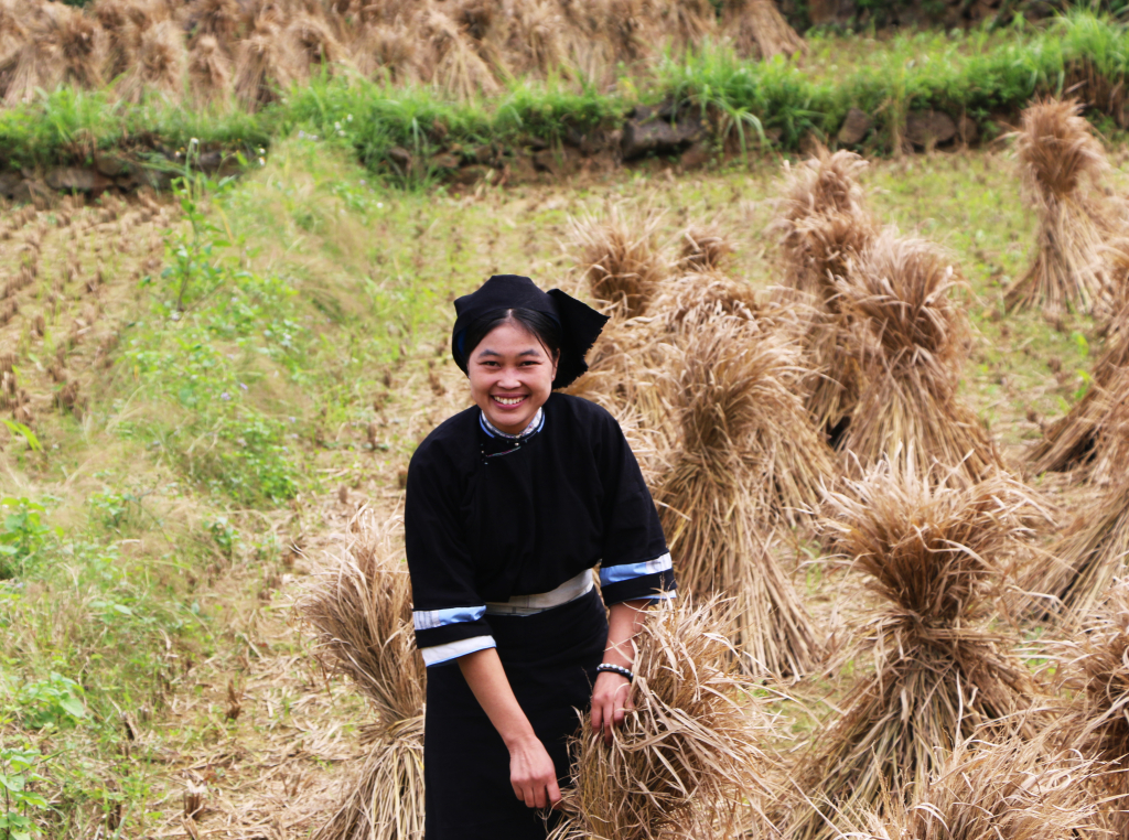 Nung An women's costumes (Quang Hoa).