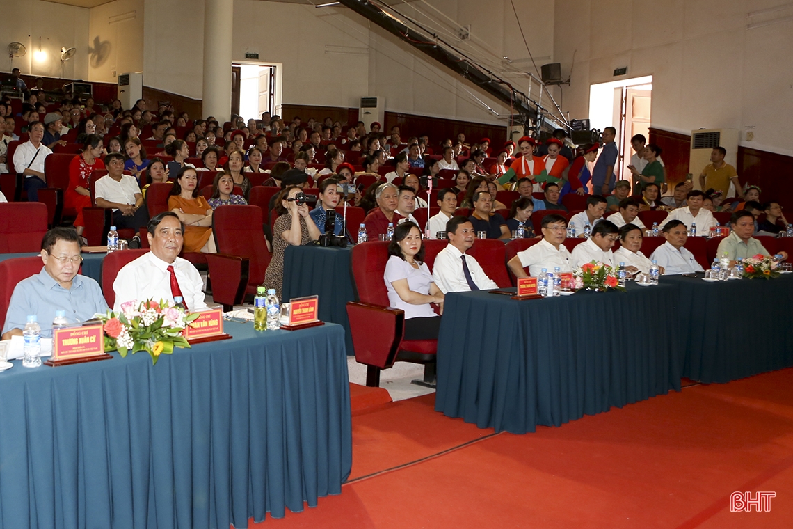 Le Festival de chant des personnes âgées de la région I a été un grand succès.