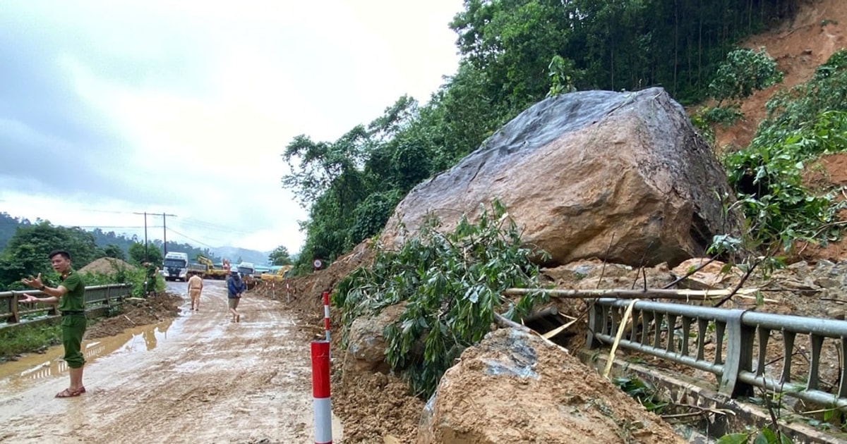 ក្រសួង​ដឹកជញ្ជូន​ស្នើ​ឱ្យ​មាន​ការ​ស្តារ​ឡើង​វិញ​យ៉ាង​ឆាប់​រហ័ស​ពី​ផល​វិបាក​ទឹក​ជំនន់​នៅ​ភាគ​កណ្តាល​វៀតណាម