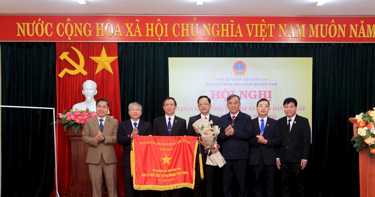 Das Volksgericht der Provinz Quang Nam erhielt die Emulationsflagge der Regierung