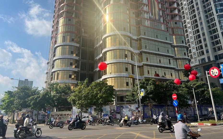 El Estado intervendrá en el mercado inmobiliario si los precios fluctúan fuertemente; Identidad del propietario del edificio de cristal bañado en oro de Hanoi