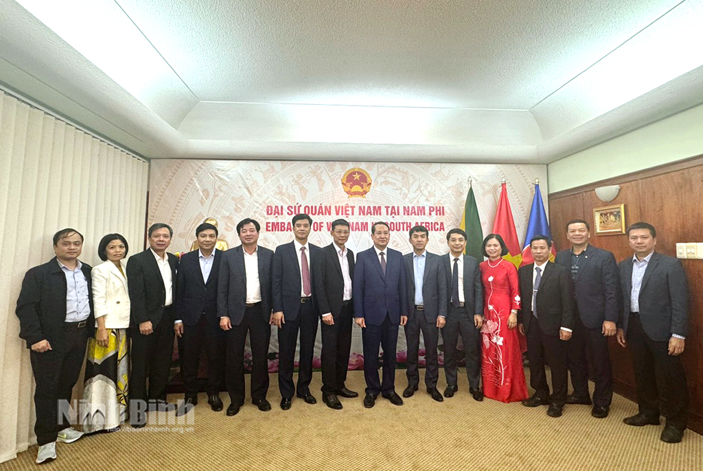 Eine Delegation der Provinz Ninh Binh besuchte und arbeitete in der Republik Südafrika