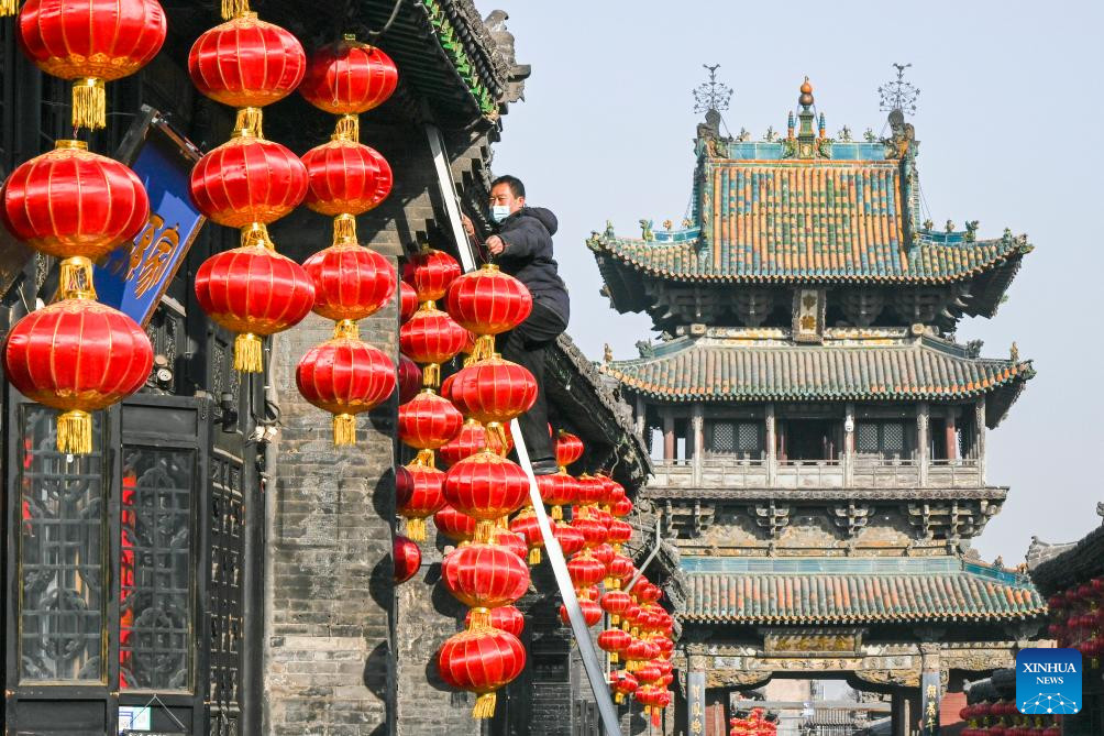 Bustling Lunar New Year atmosphere in China and Hong Kong