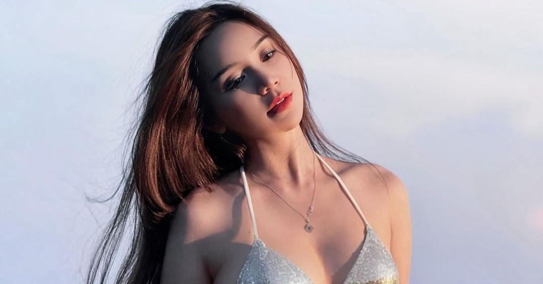 Quỳnh Kool sexy với bikini, Bảo Thanh xinh đẹp bên hoa hồng