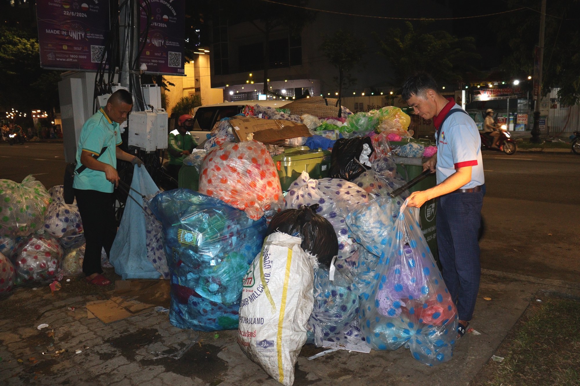 Thu gom hơn 130 tấn rác trong 4 đêm thi trình diễn pháo hoa