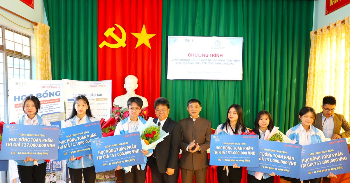 ផ្តល់អាហារូបករណ៍ពេញចំនួន ១៤កន្លែង ដល់សិស្សថ្នាក់ទី១២ នៅខេត្ត Dak Song