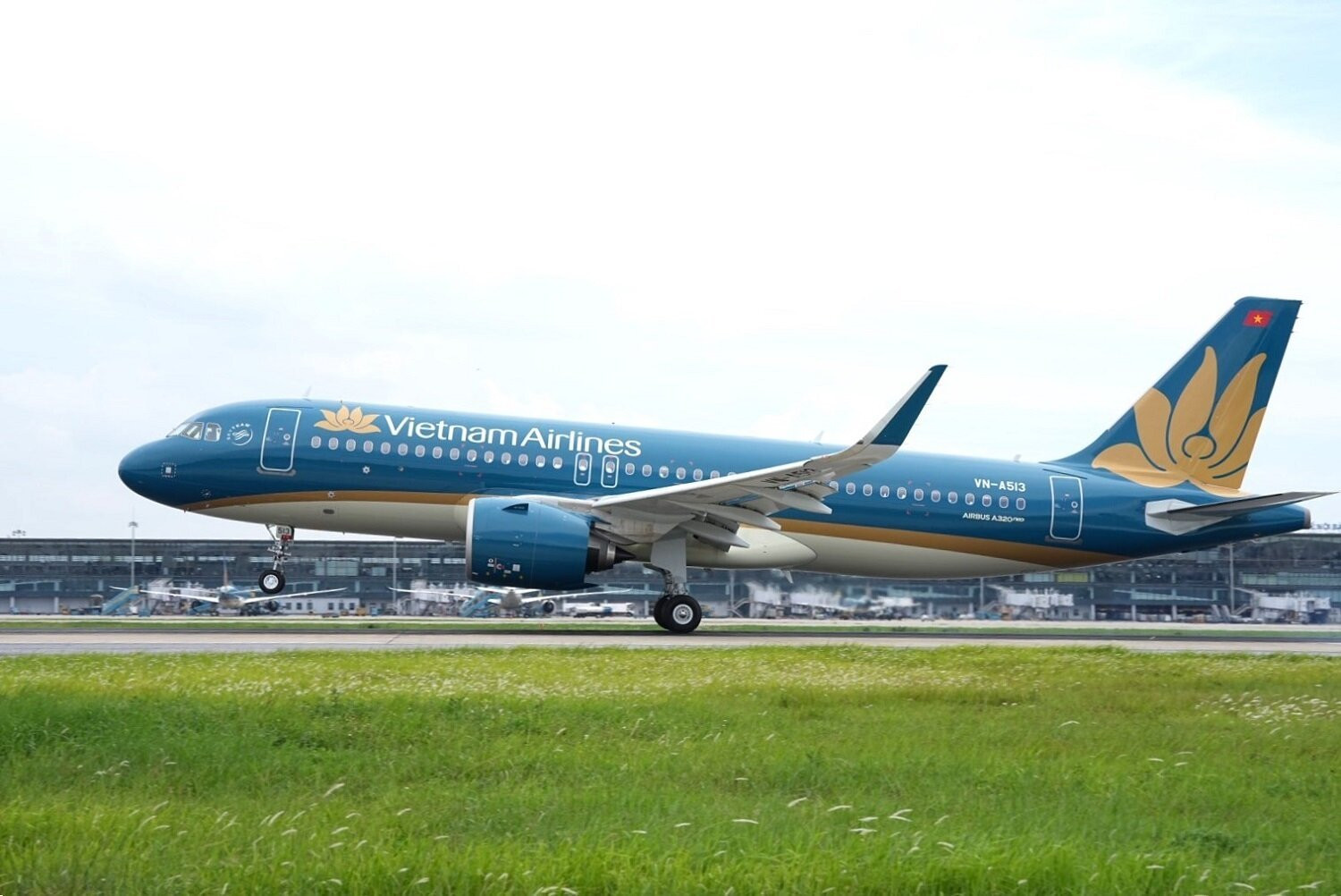 Đây là máy bay đầu tiên trong số ba chiếc Airbus A320neo mà Vietnam Airlines sẽ tiếp nhận trong năm nay.