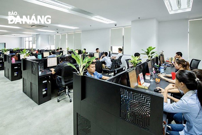 กิจกรรมการออกแบบซอฟต์แวร์ที่บริษัท FPT Central จำกัด ในเมืองดานัง ภาพโดย: CHIEN THANG