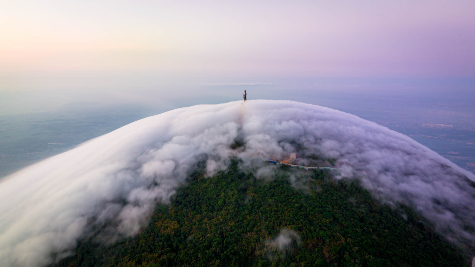 三つの黒い山 9.jpg