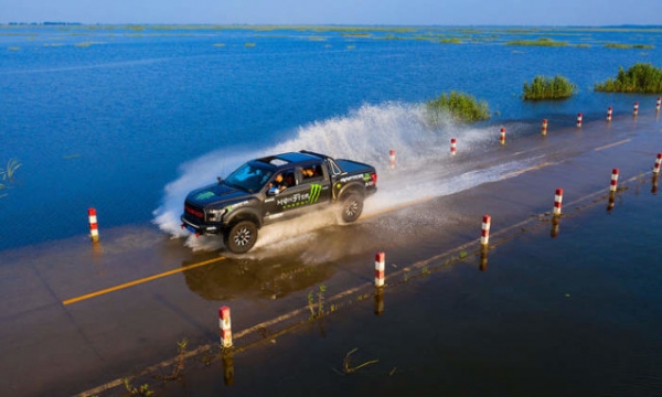 The most beautiful flooded road in China