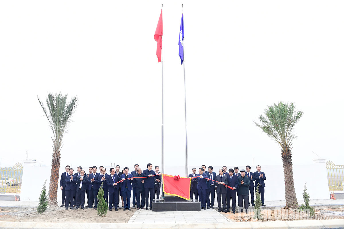 Inauguration du nouveau siège de la compagnie d'électricité Tuyen Quang