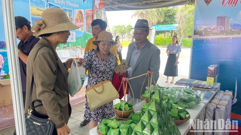 Inauguración de la Semana de Turismo de Binh Thuan 2024 (foto 3)