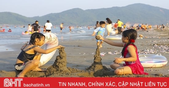 Der Strand von Ha Tinh ist während der Nationalfeiertage am 2. September voller Touristen