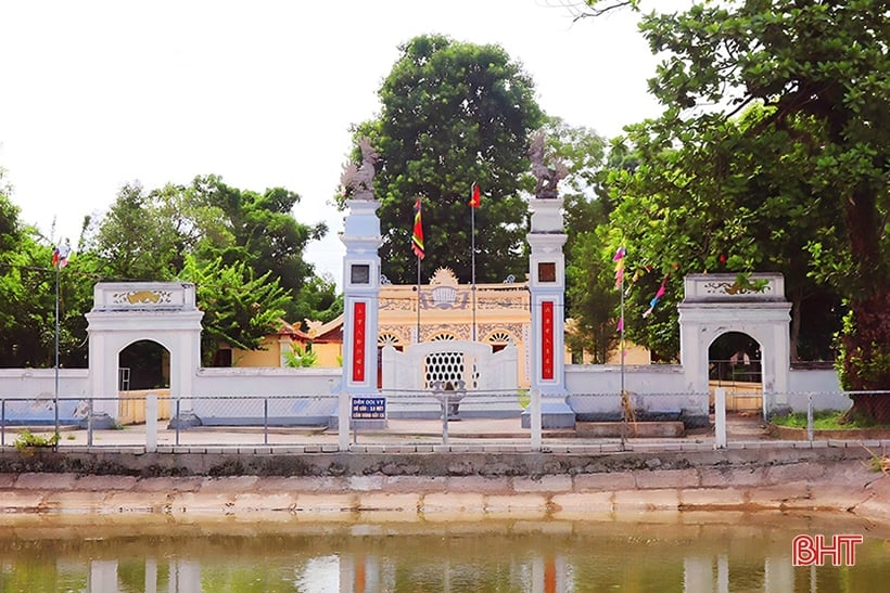 Fier du terrain de l'école An Hoa Thinh