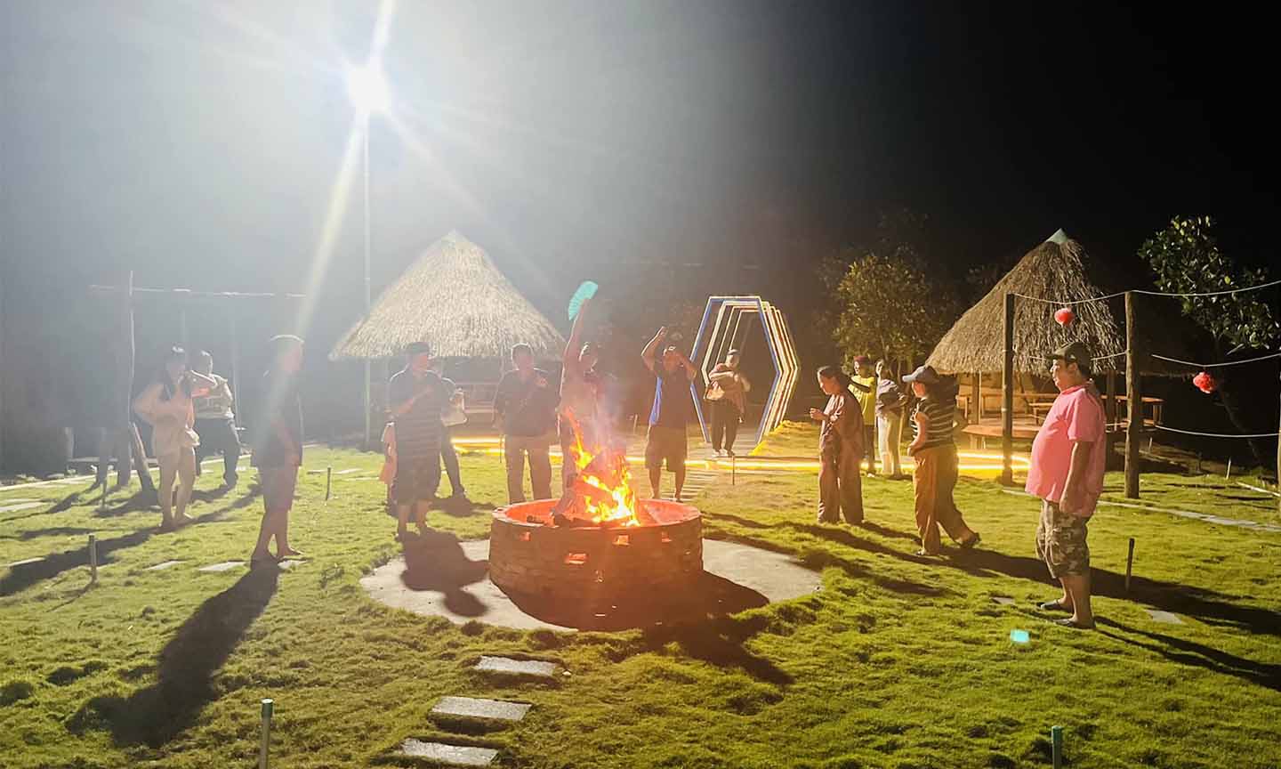 Besucher können im Ökotourismusgebiet Trung Kien Camping und Lagerfeuer mit vielen spannenden Aktivitäten erleben.