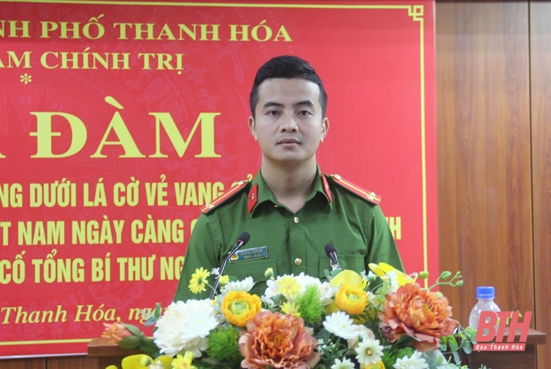 Tự hào và tin tưởng dưới lá cờ vẻ vang của Đảng