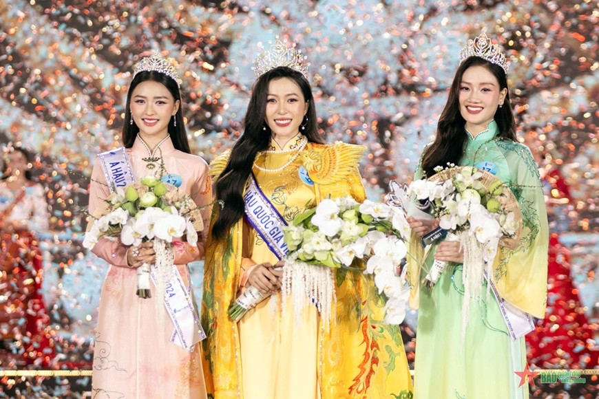 Beauty Nguyen Ngoc Kieu Duy aus Can Tho (Mitte) wurde zur Miss Vietnam 2024 gekrönt.