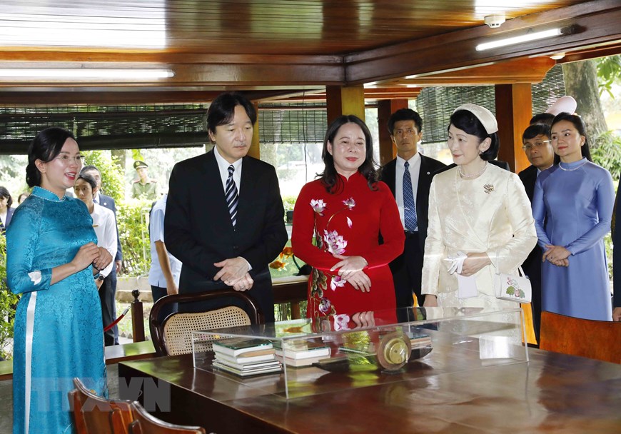 Japanischer Kronprinz und Prinzessin besuchen Reliquienstätte von Präsident Ho Chi Minh