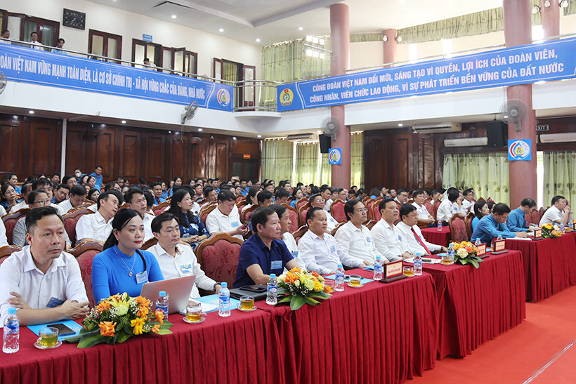 M. Pham Nam Anh réélu président de la Fédération du travail du district de Thach Ha