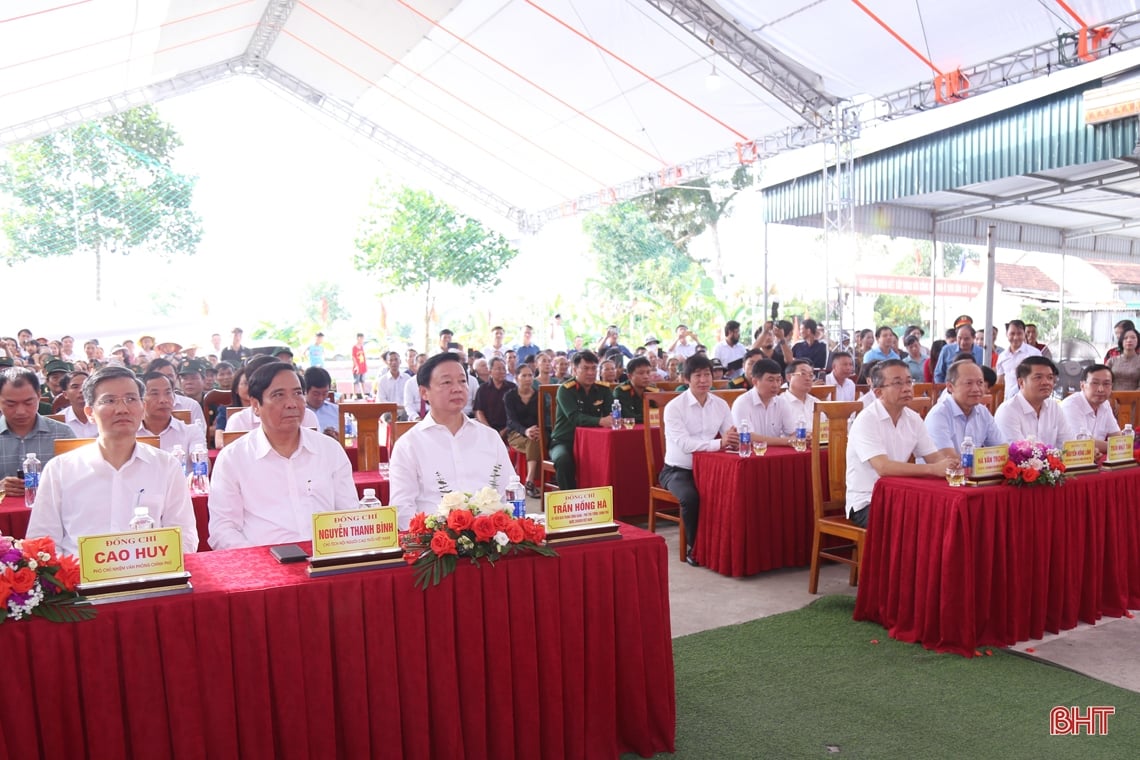 El viceprimer ministro Tran Hong Ha se une al gran festival de solidaridad en Ha Tinh