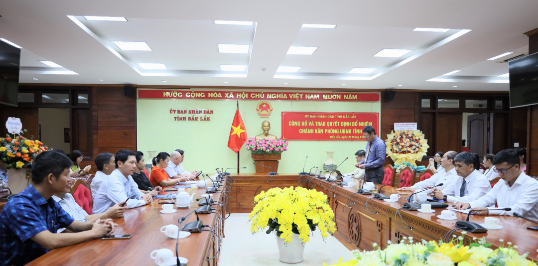 Các đại biểu tham dự buổi lễ
