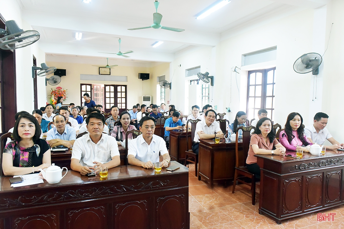 Mr. Ngo Van Huynh was elected Chairman of Ha Tinh Farmers' Association.