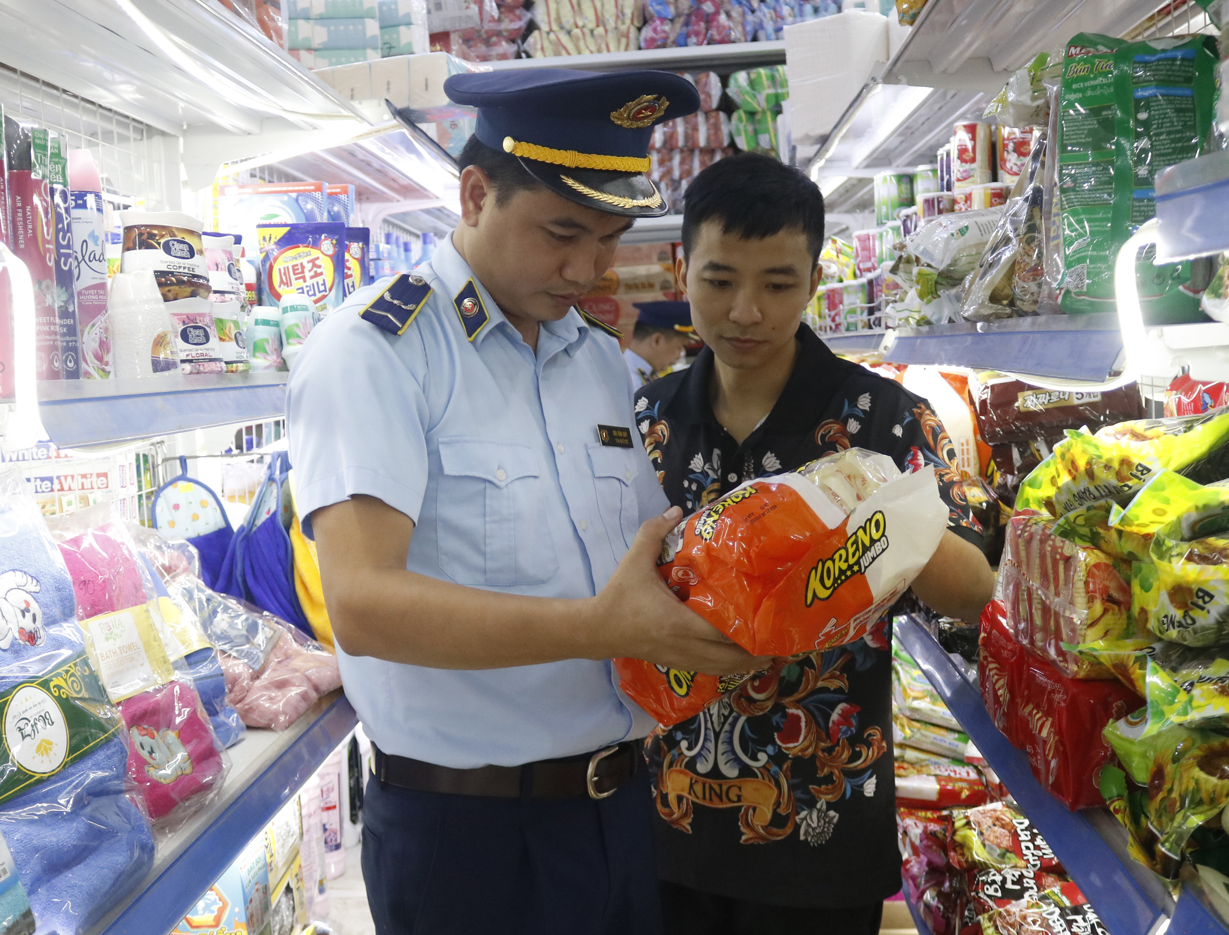 Triển khai cao điểm chống buôn lậu, gian lận thương mại và hàng giả