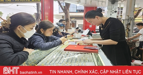 Vàng, vật phẩm phong thủy “hút khách” trước ngày vía Thần tài