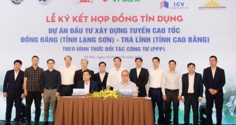 Signing a credit contract worth 2,300 billion VND for Dong Dang Expressway