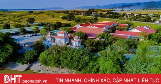 Visitez le temple sacré au pied de la montagne Hong