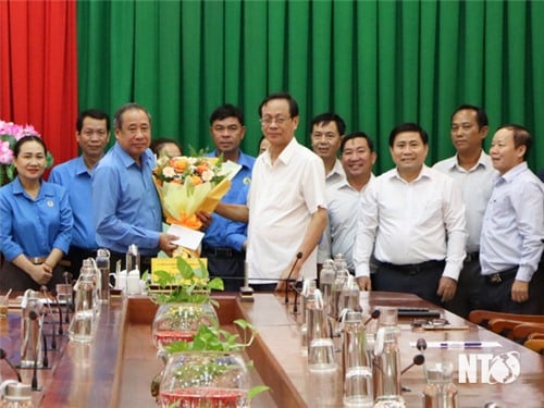 Le camarade Nguyen Duc Thanh, membre du Comité central du Parti, secrétaire du Comité provincial du Parti, a rencontré la délégation provinciale participant au 13e Congrès du Syndicat des travailleurs du Vietnam.