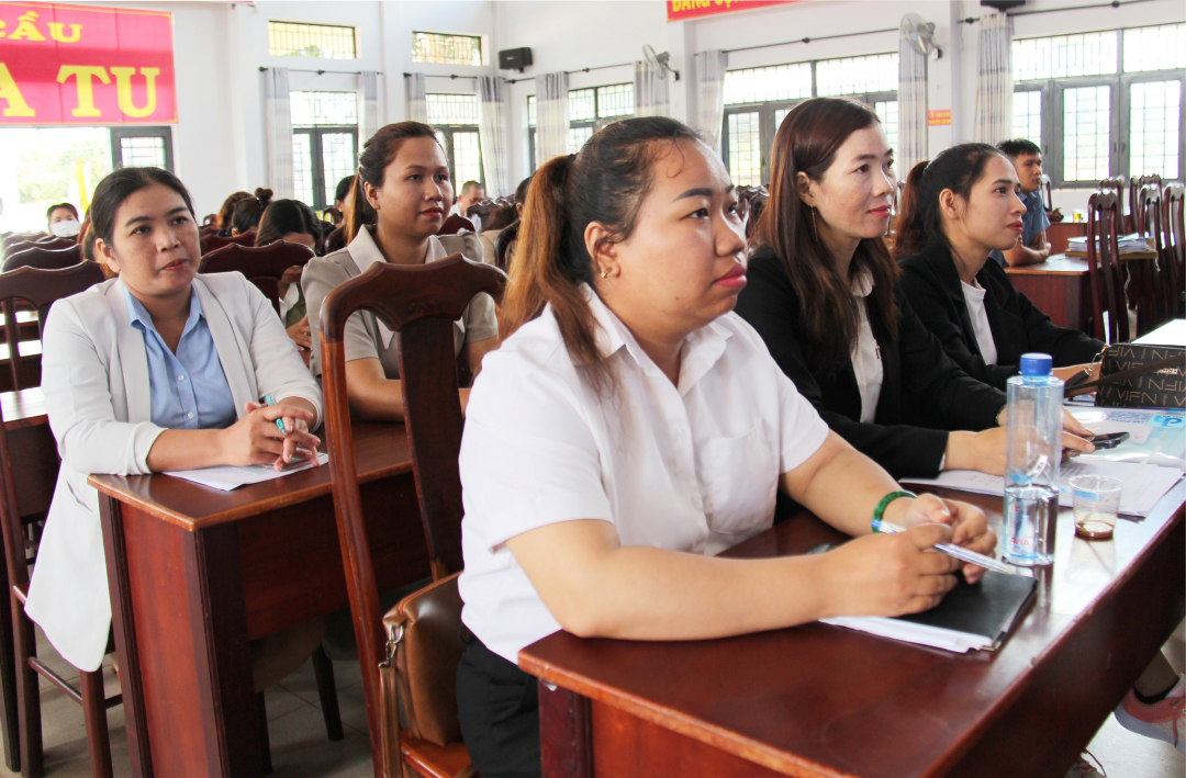 Abrir una clase regular de educación secundaria vocacional para trabajadores de minorías étnicas