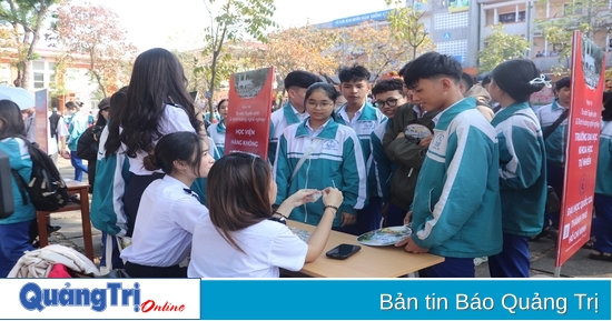 ការប្រឹក្សាការចូលរៀន និងការតំរង់ទិសអាជីពសម្រាប់សិស្សជិត 5,000