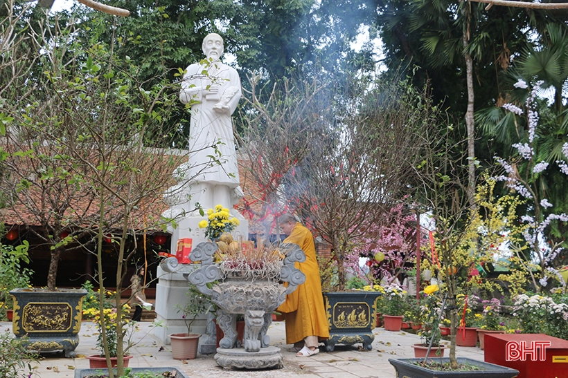 Listo para esperar el día de apertura del festival Hai Thuong Lan Ong