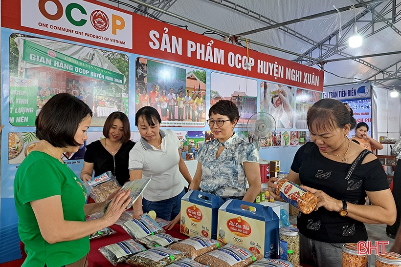 Hơn 80 gian hàng tham gia Hội chợ Thương mại du lịch huyện Nghi Xuân