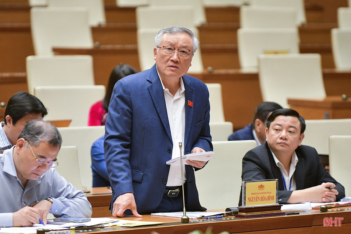 Die Delegation der Nationalversammlung von Ha Tinh stellte Lösungen zur Verbesserung der Qualität des Gerichtssystems in Frage