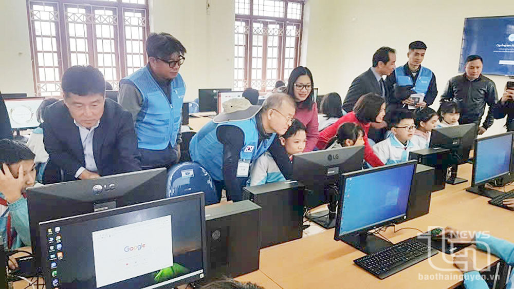 GCS Korea in Vietnam hat der Tan Lap Secondary School (Thai Nguyen City) einen Computerraum übergeben.