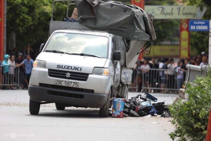 Honda Wave motorbike crushed after collision. Photo: Pham Chieu