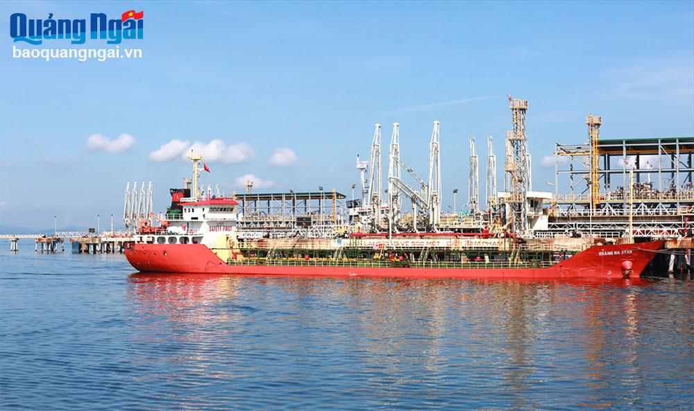 Ship receiving cargo at the port exporting products of Dung Quat Oil Refinery. PHOTO: BSR