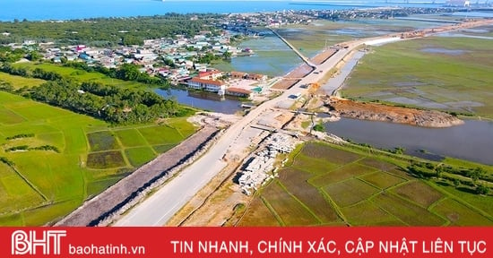 Gấp rút thi công các tuyến đường trọng điểm tại Khu kinh tế Vũng Áng