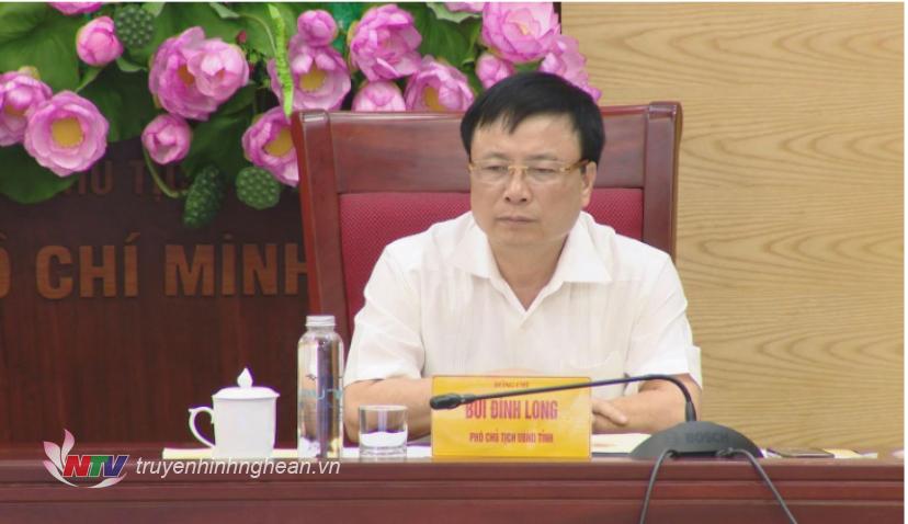 Vice Chairman Bui Dinh Long - Vice Chairman of the Provincial People's Committee chaired the conference at Nghe An bridge.