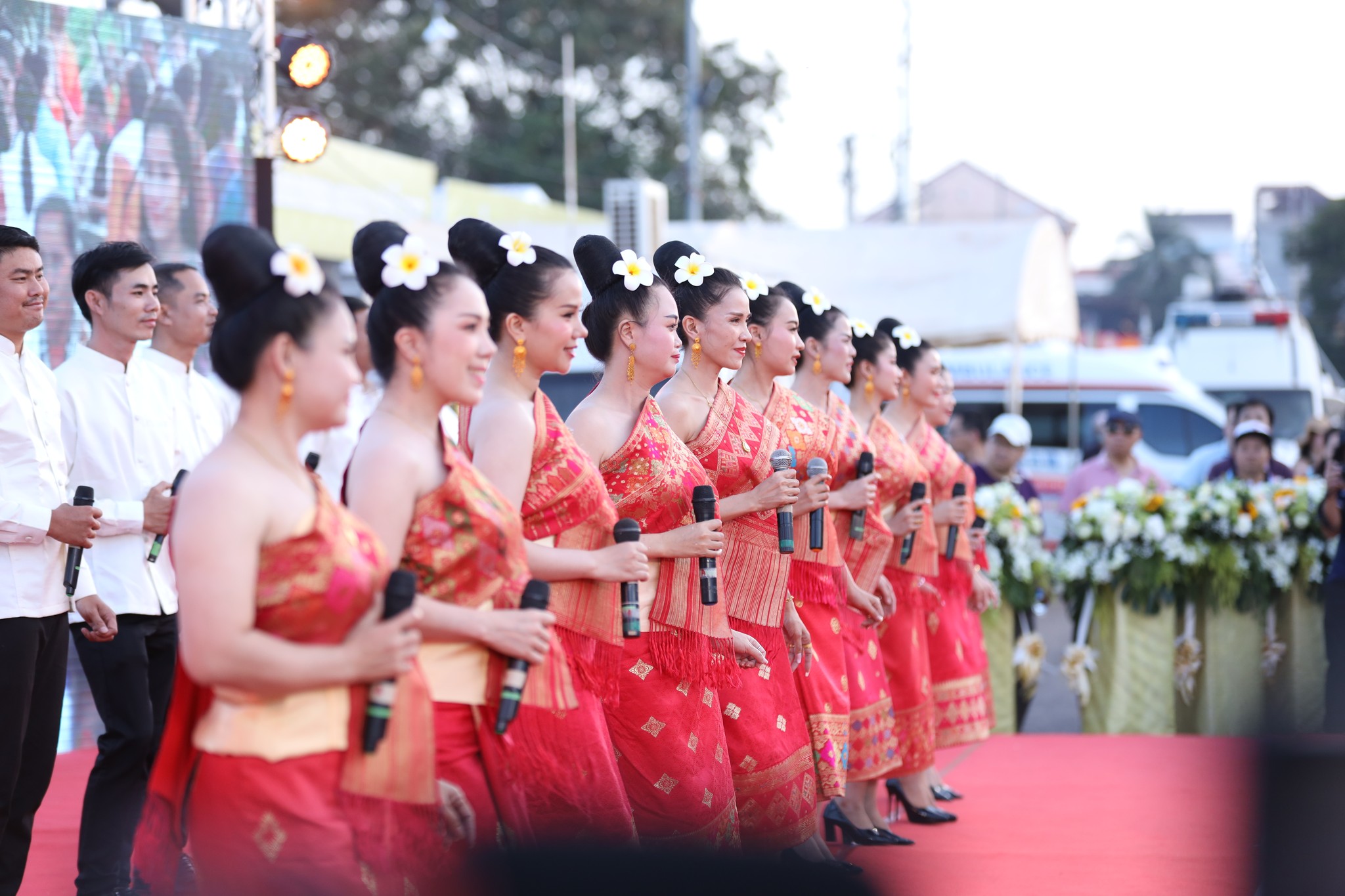 Les Laotiens célèbrent le festival That Luang