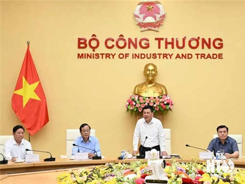 La délégation de la province de Ninh Thuan a travaillé avec le Comité du Parti du ministère de l'Industrie et du Commerce